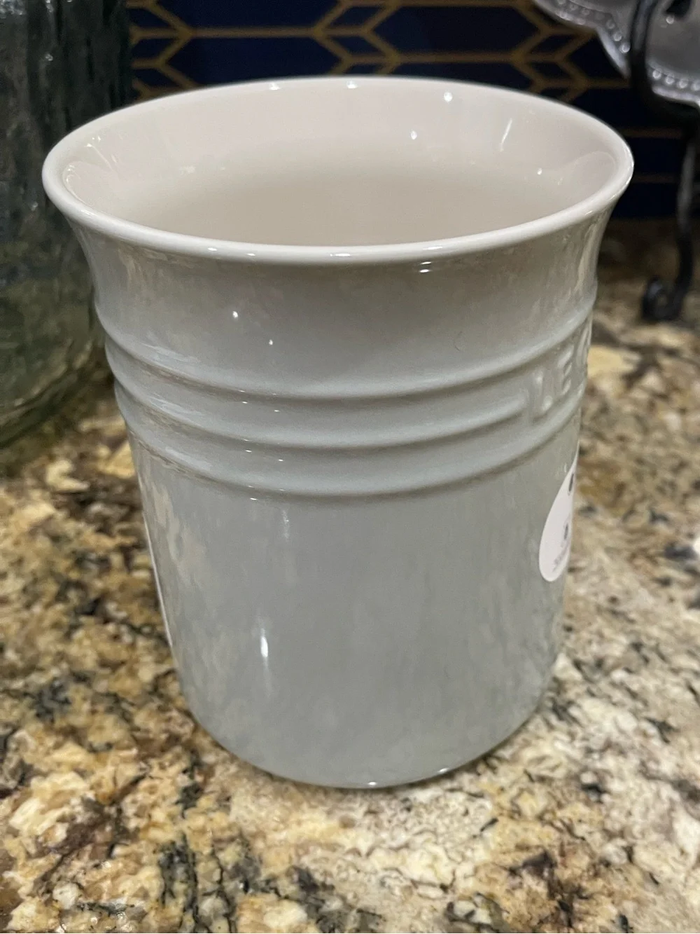 Le Creuset Second Choix Collection 1.L Utensil Crock -  PISTACHO -Brand new!
